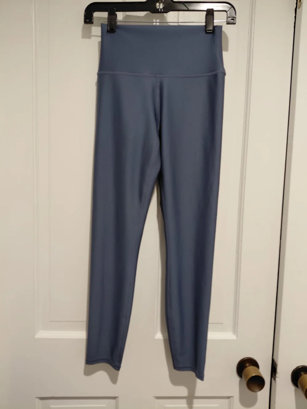 ALO Yoga High-Rise Airbrush Legging in Bluestone Gray